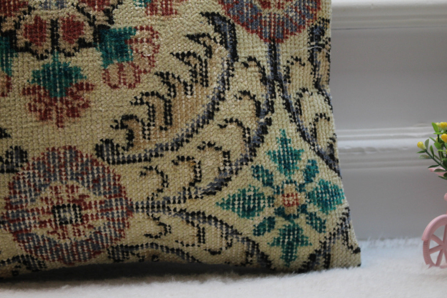 Handmade Turkish Rug Pillow Cover: Floral Kilim Throw Pillow (16x16 in)