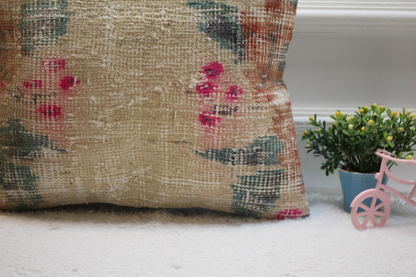 Beige Vintage Turkish Rug Pillow Cover: Handmade Wool Throw Pillow (16x16 inc)