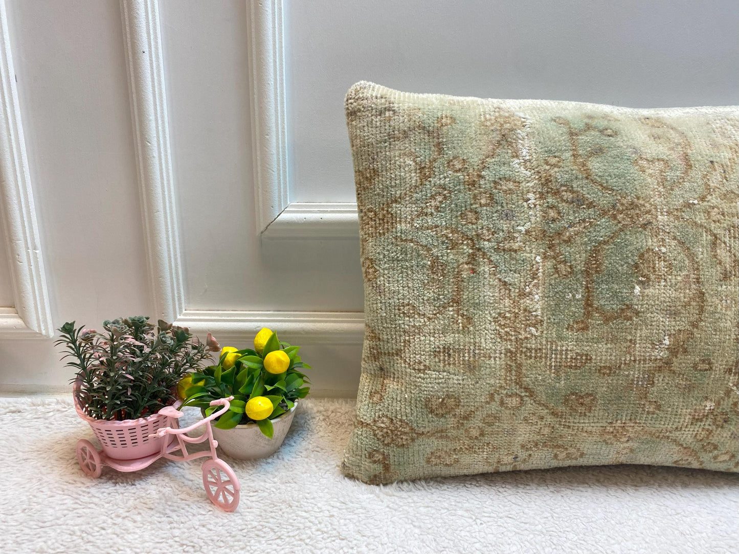 Vintage Turkish Rug Lumbar Pillow Cover: Beige & Green, 16x24 inch
