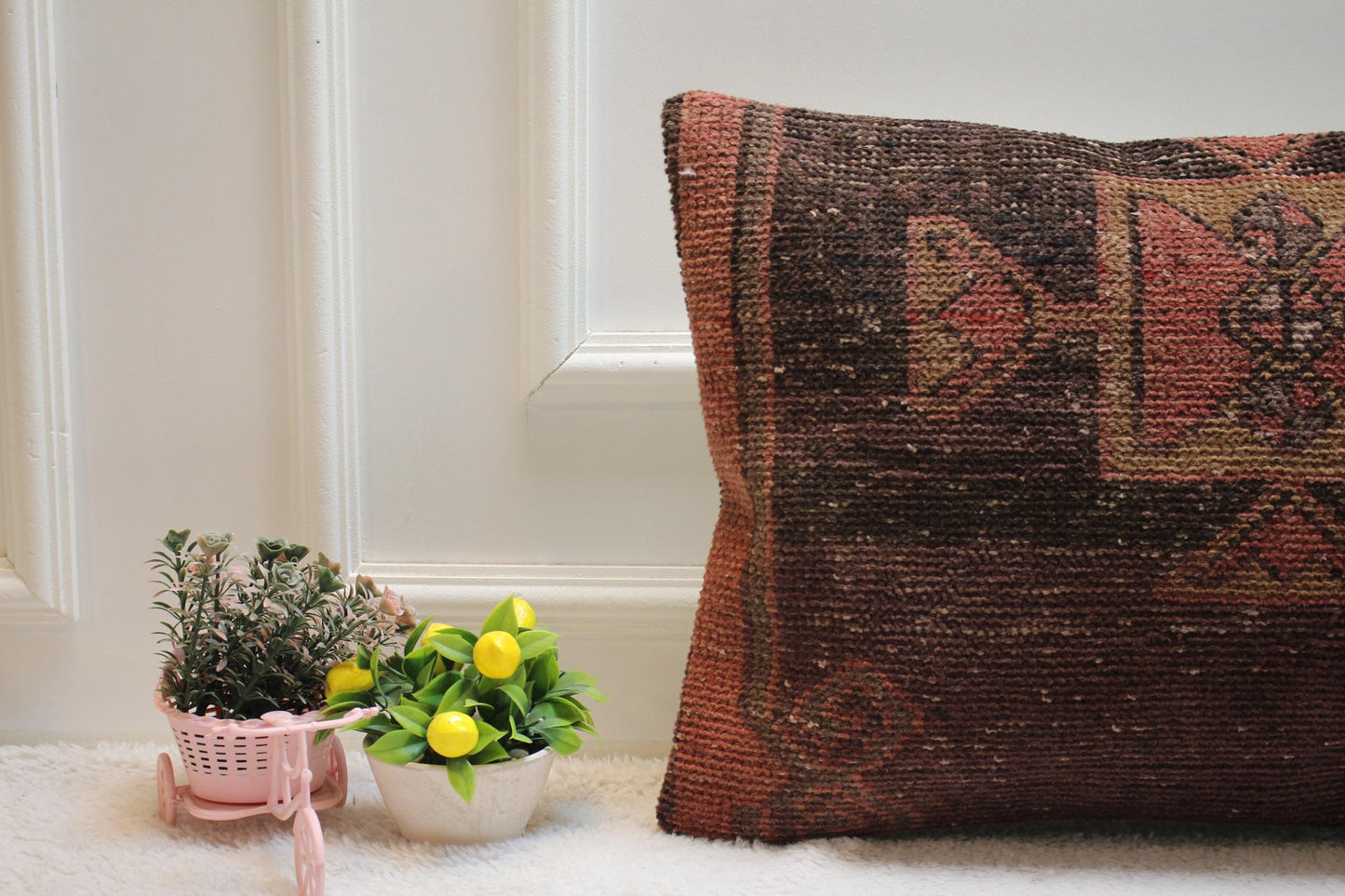 Vintage Turkish Rug Pillow: Ethnic Wool Lumbar Pillow Cover (16x24 in)