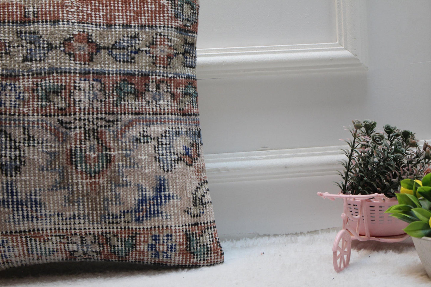 Handmade Turkish Rug Pillow Cover: Floral Boho Decor (16x16 in)