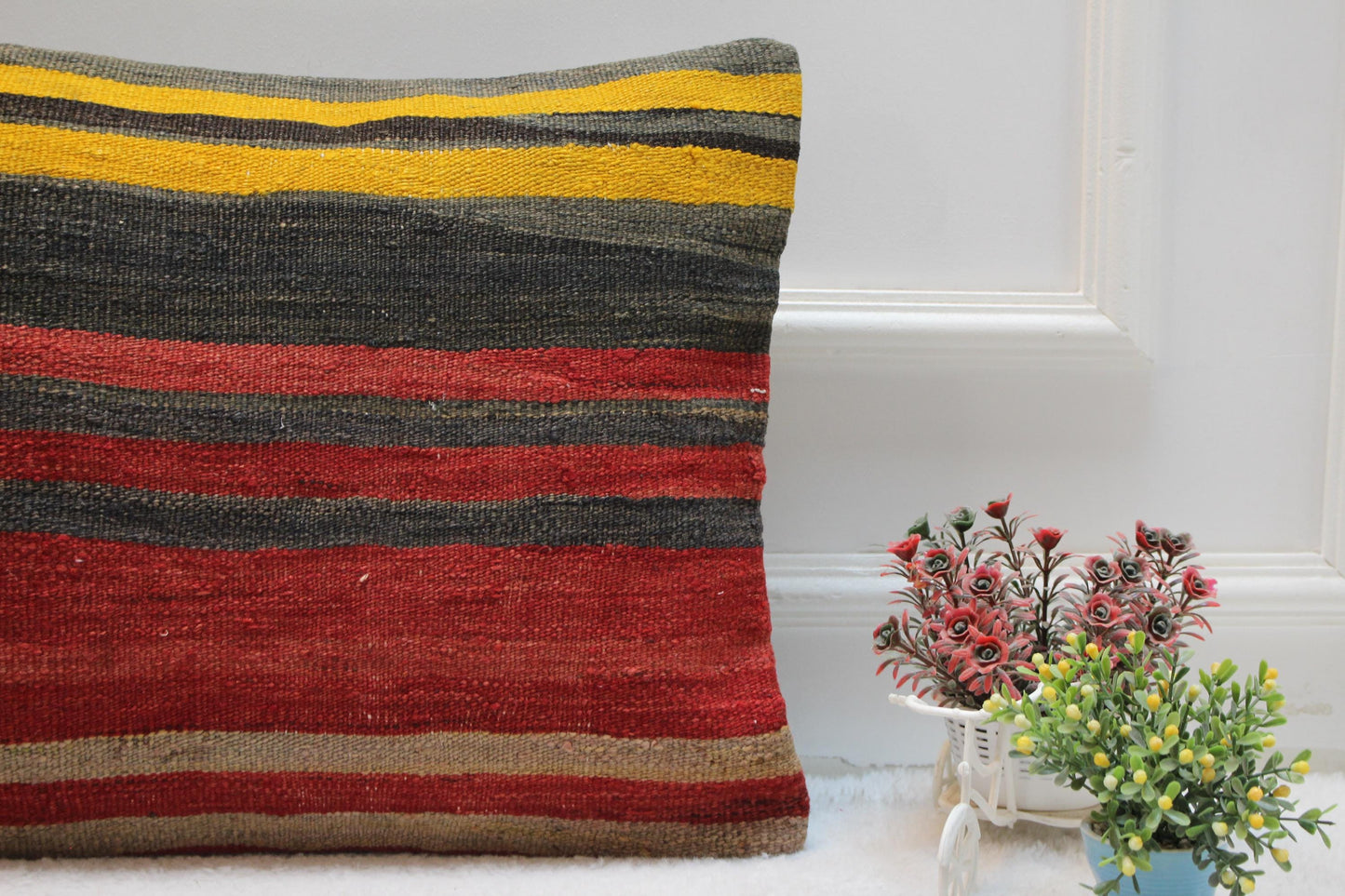 Handmade Kilim Pillow Cover: Upcycled Woven Wool, Red Beige (16x24in)
