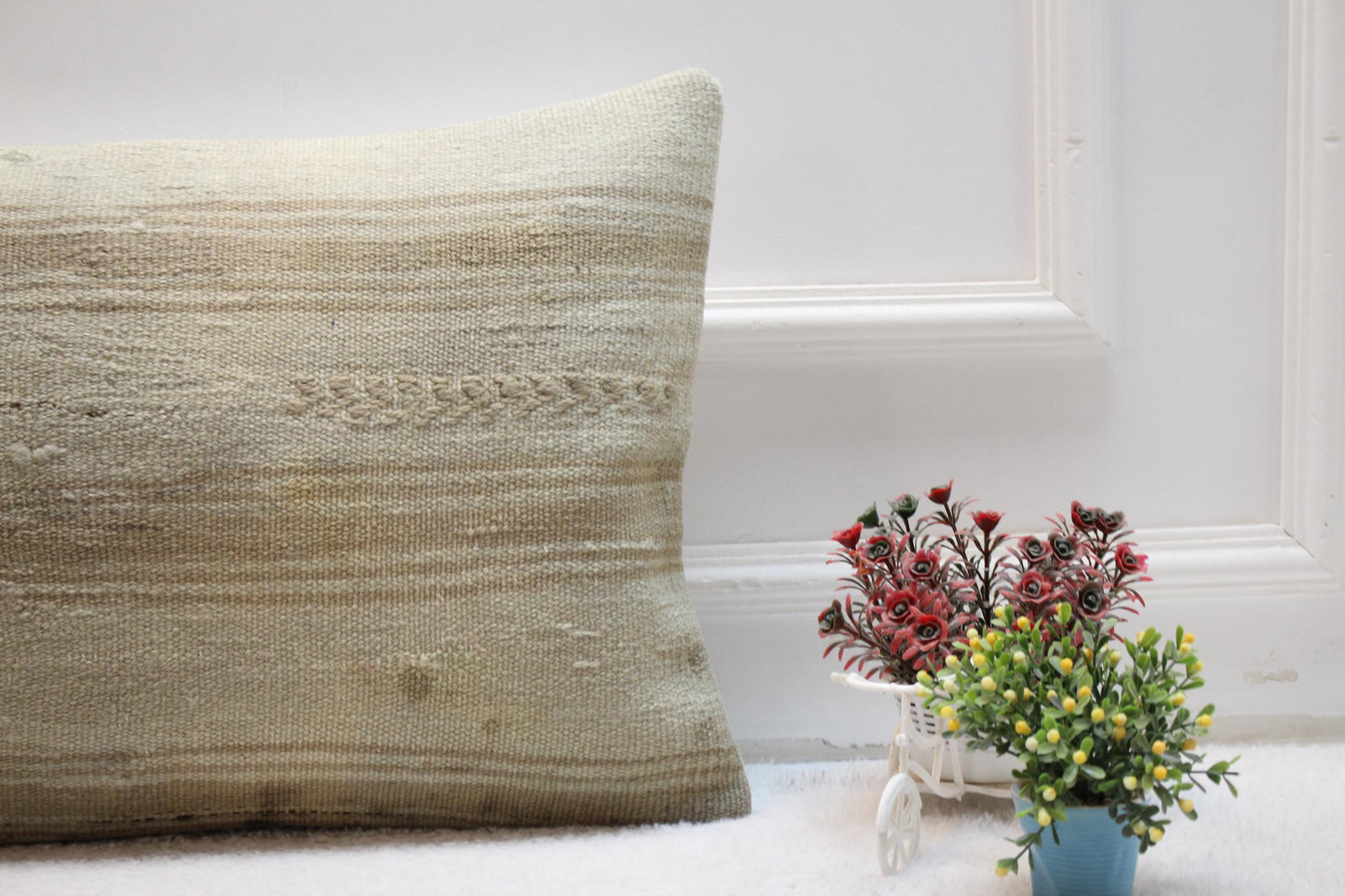 Beige Boho Kilim Pillow Cover: Organic Wool Throw Pillow (16x24 inc)