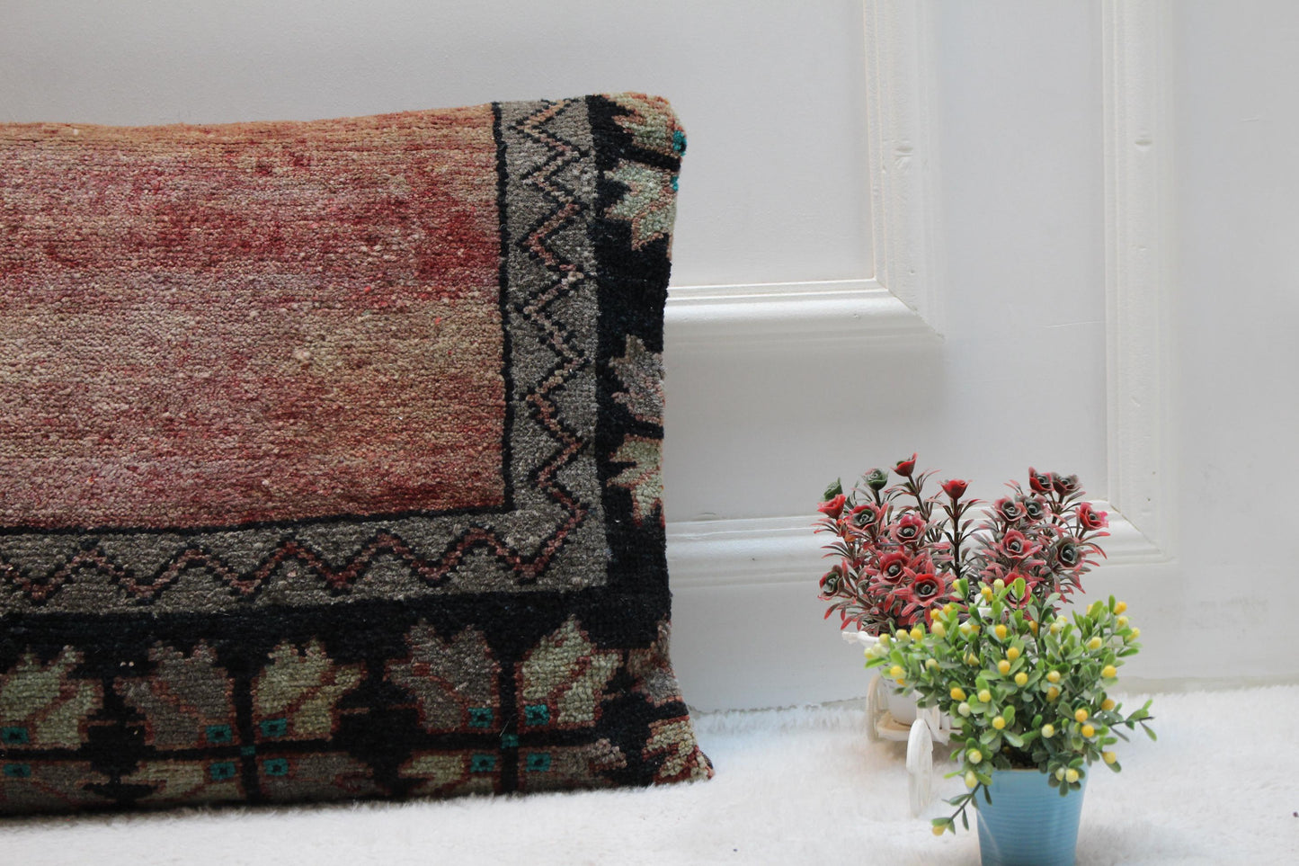 Handmade Turkish Lumbar Pillow Cover: Vintage Kilim Rug, 16x24 inch