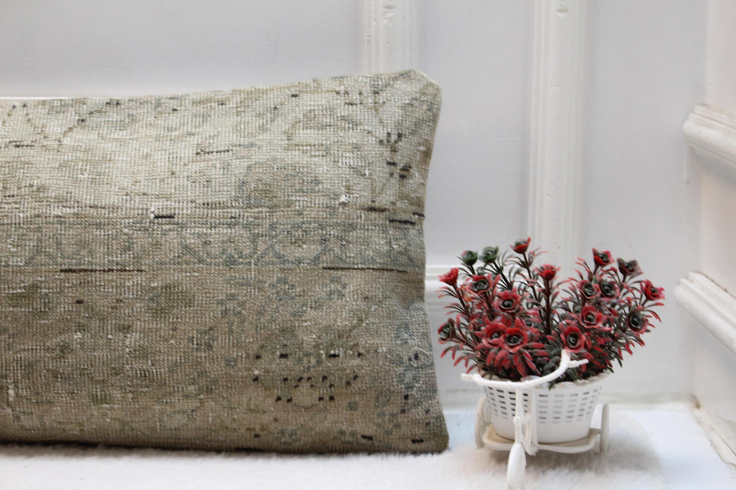Beige Turkish Rug Lumbar Pillow Cover: Vintage Printed Bolster (12x36)