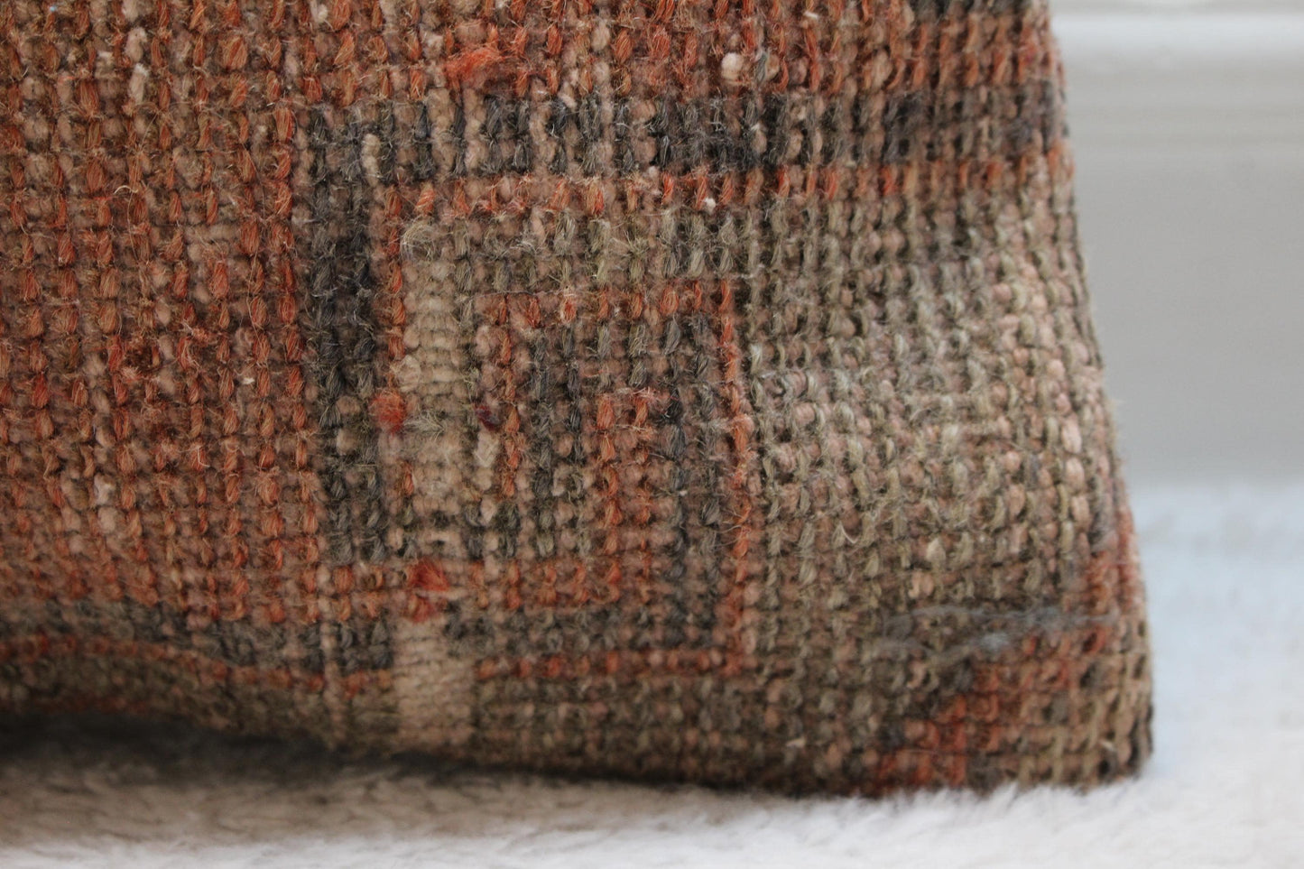 Handmade Vintage Turkish Kilim Pillow Cover: Organic Wool, 16x16 inch