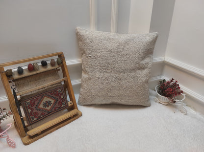 Handmade White Kilim Pillow Cover: Bohemian Decor (18x18 inc)