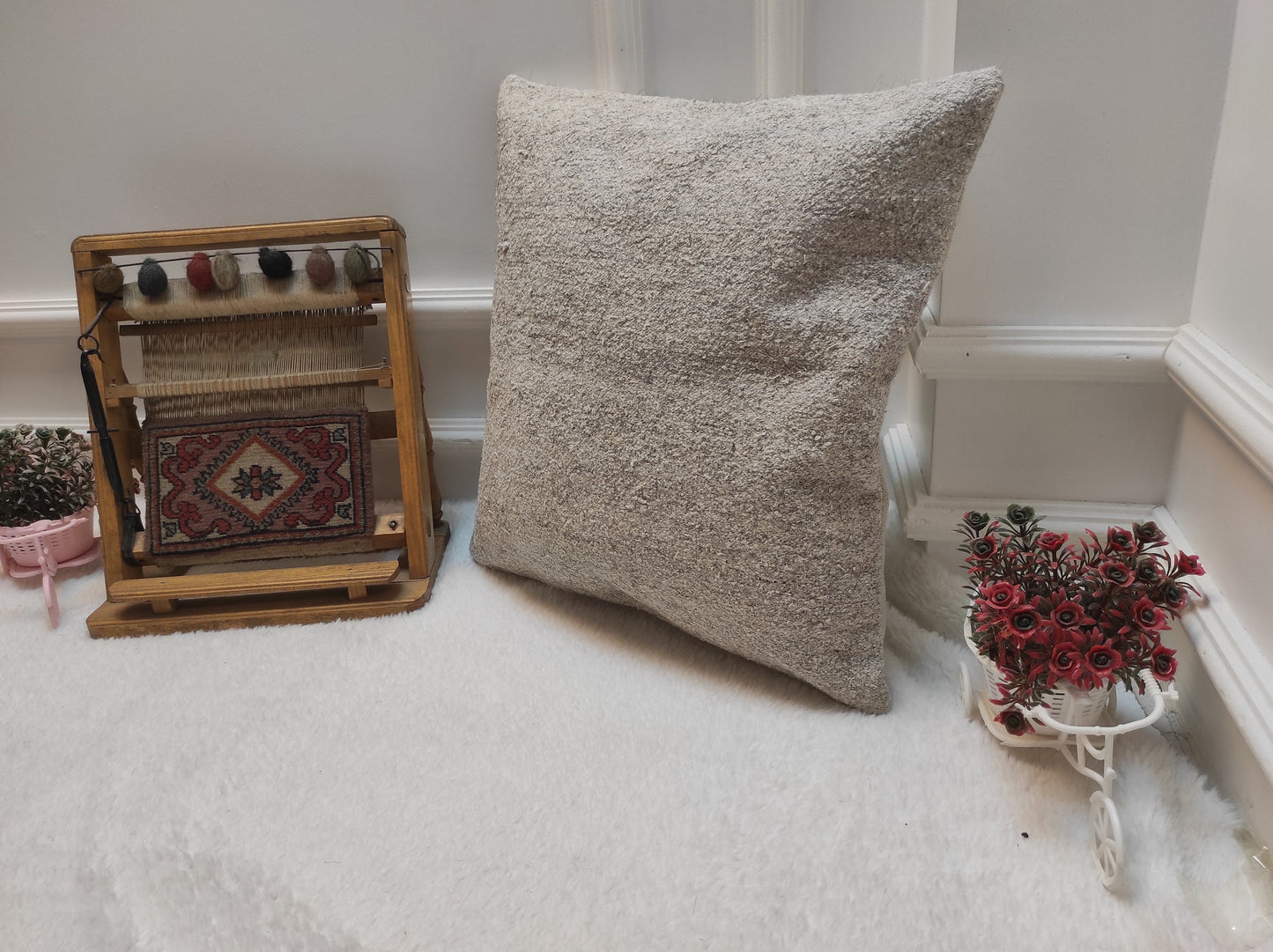 Handmade White Kilim Pillow Cover: Bohemian Decor (18x18 inc)