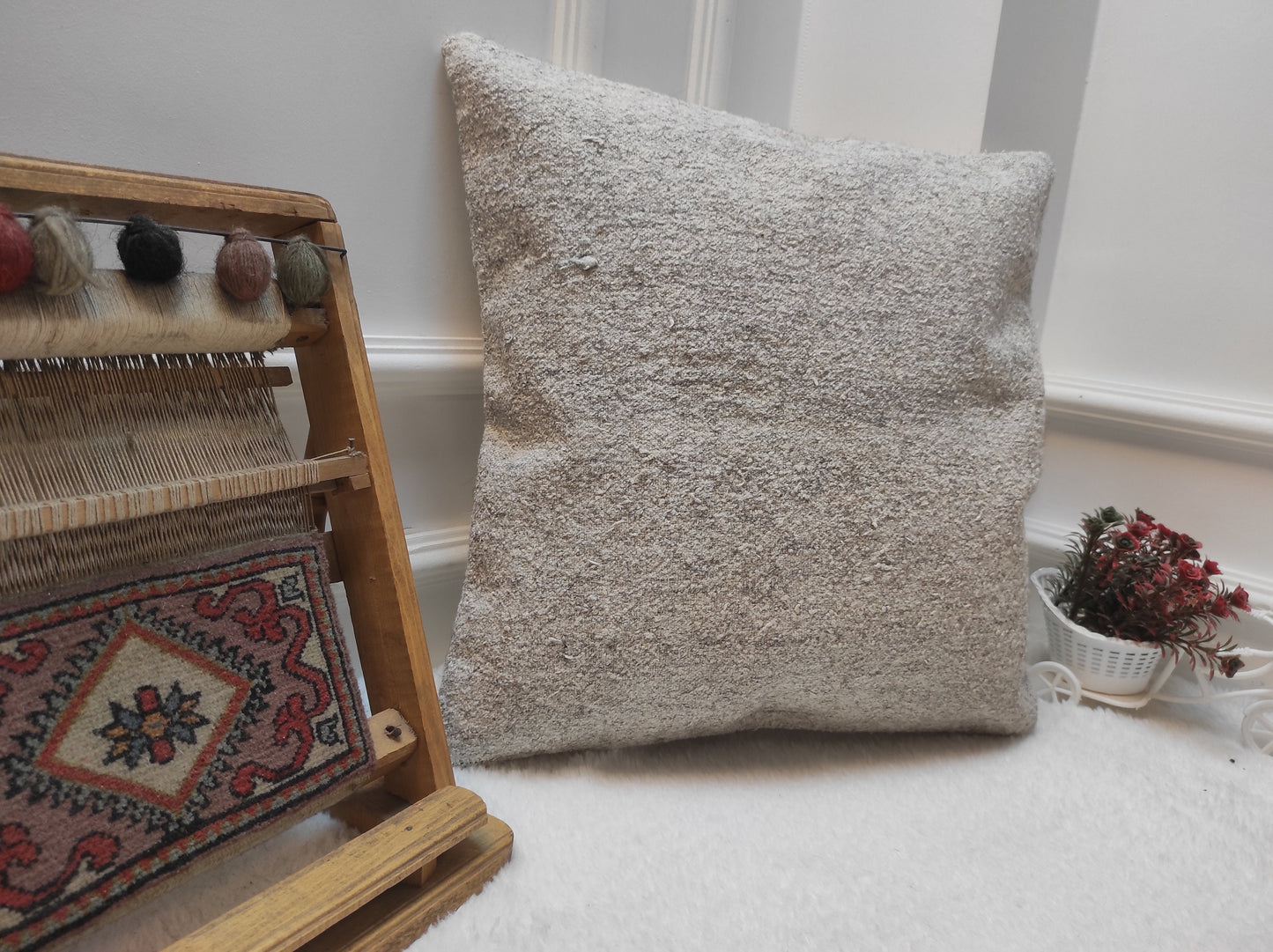 Handmade White Kilim Pillow Cover: Bohemian Decor (18x18 inc)