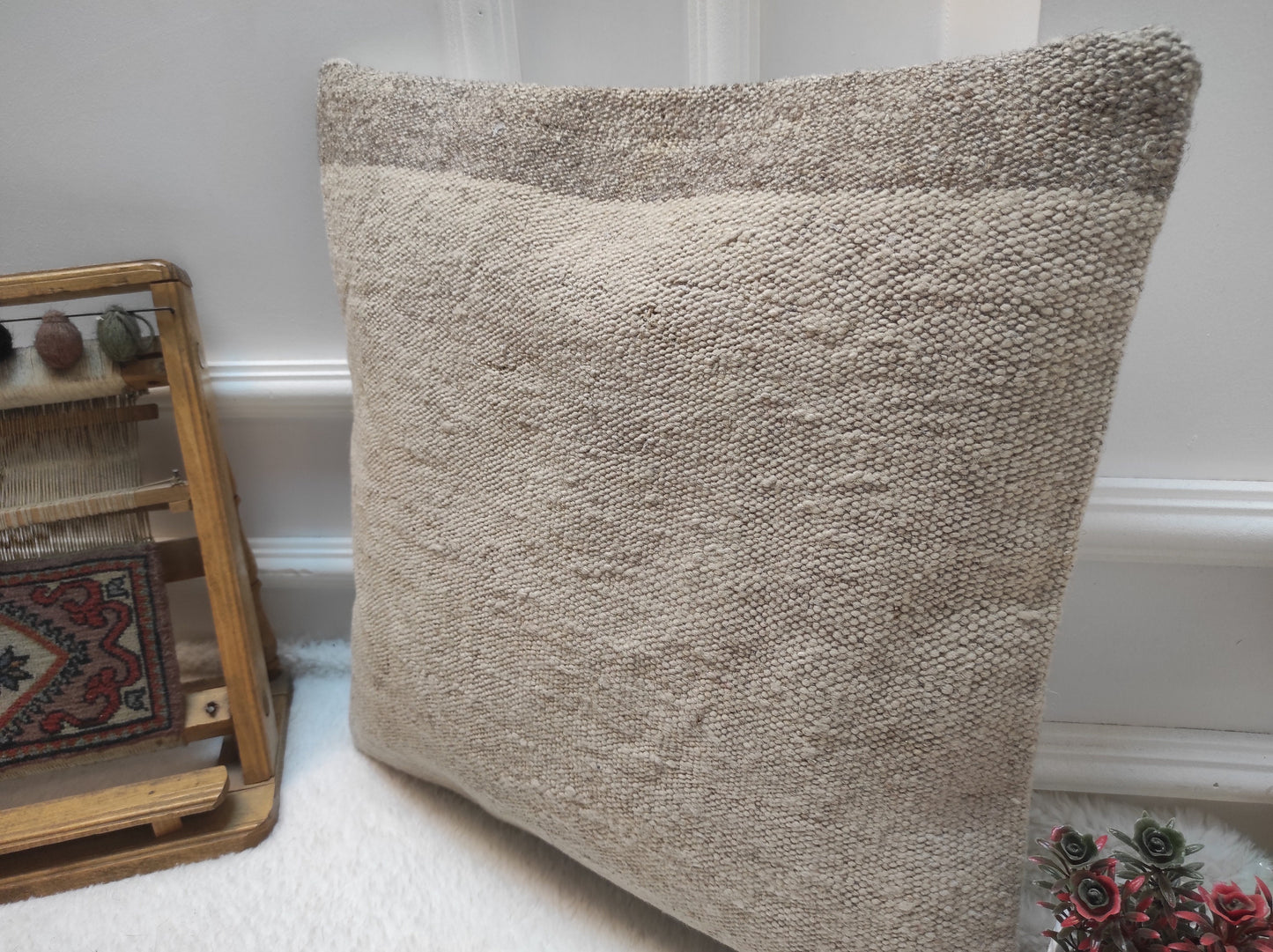 Handmade White Kilim Pillow Cover: Bohemian Rug Pillow (18x18 inc)