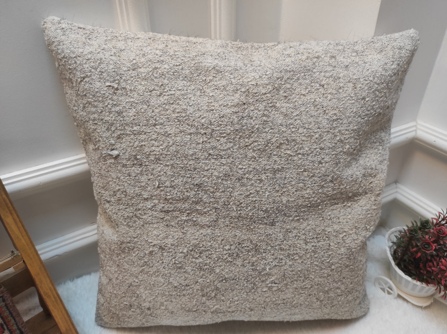 Handmade White Kilim Pillow Cover: Bohemian Decor (18x18 inc)