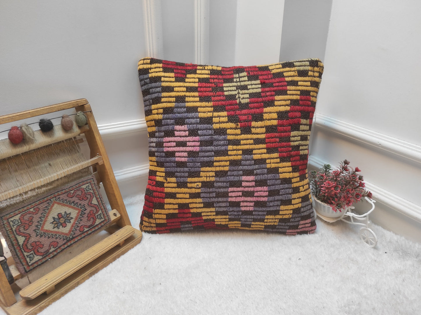 Handwoven Kilim Pillow Cover: Bohemian Rug Pillow (18x18 inc.)