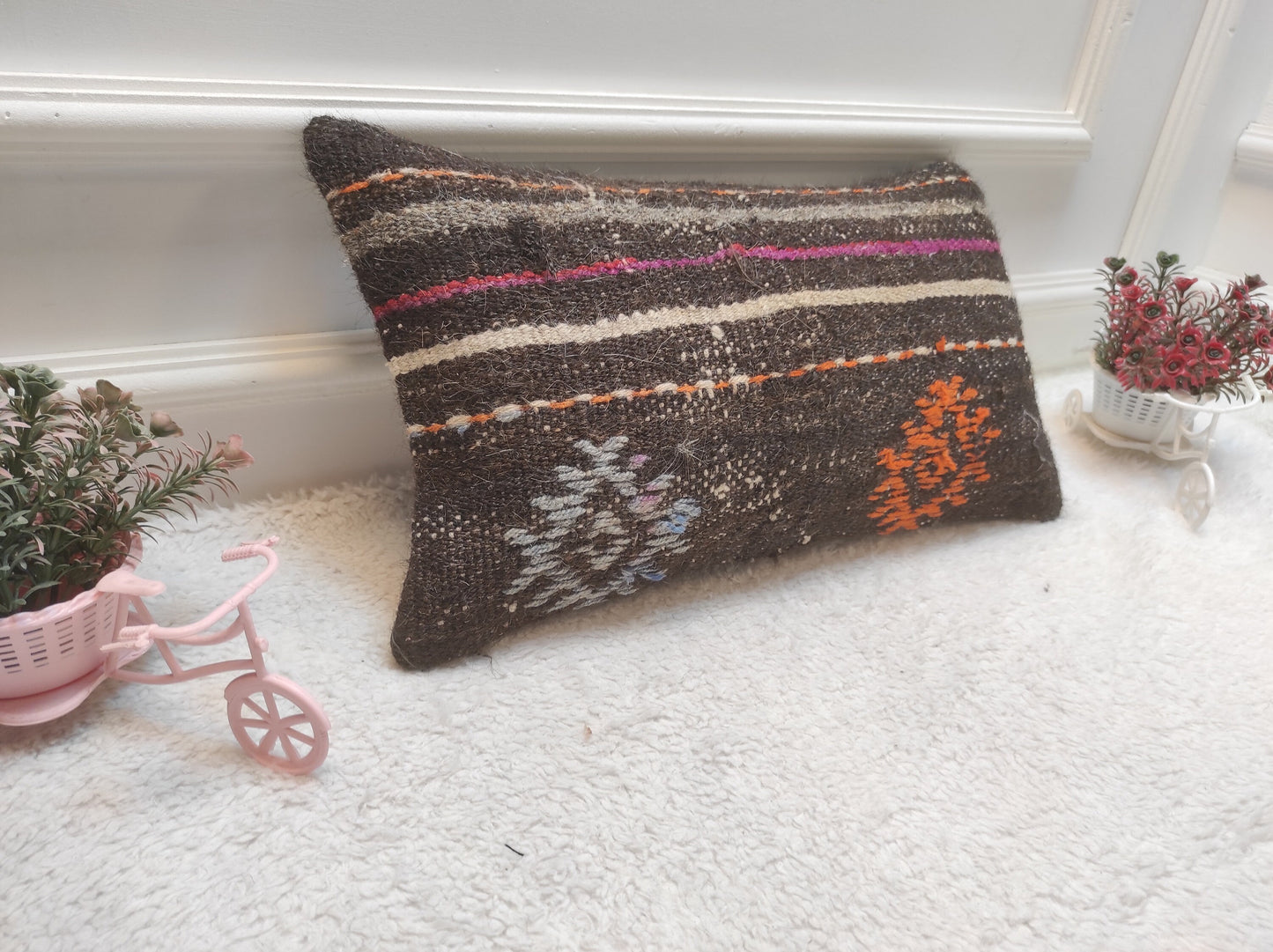 Handmade Kilim Pillow Cover: Black Bohemian Woven Rug (30x50cm)