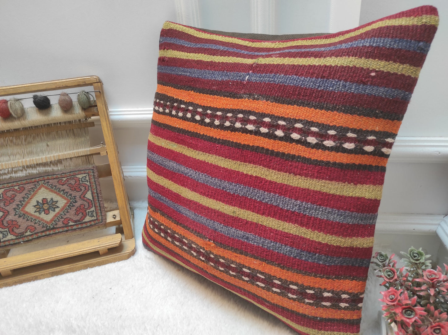Handmade Kilim Pillow Cover: Upcycled Woven Rug, Bohemian Decor (45x45 cm)
