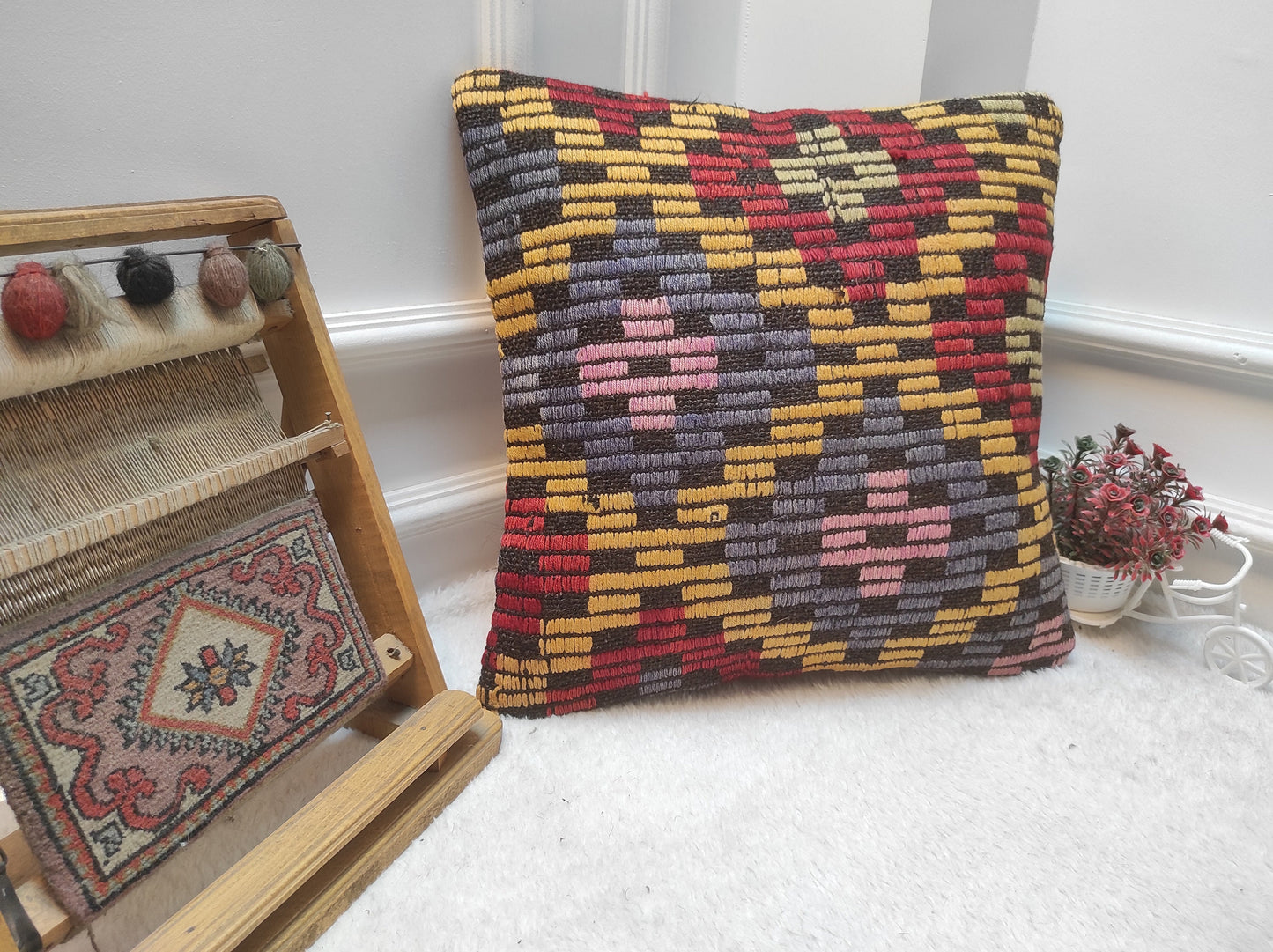Handwoven Kilim Pillow Cover: Bohemian Rug Pillow (18x18 inc.)