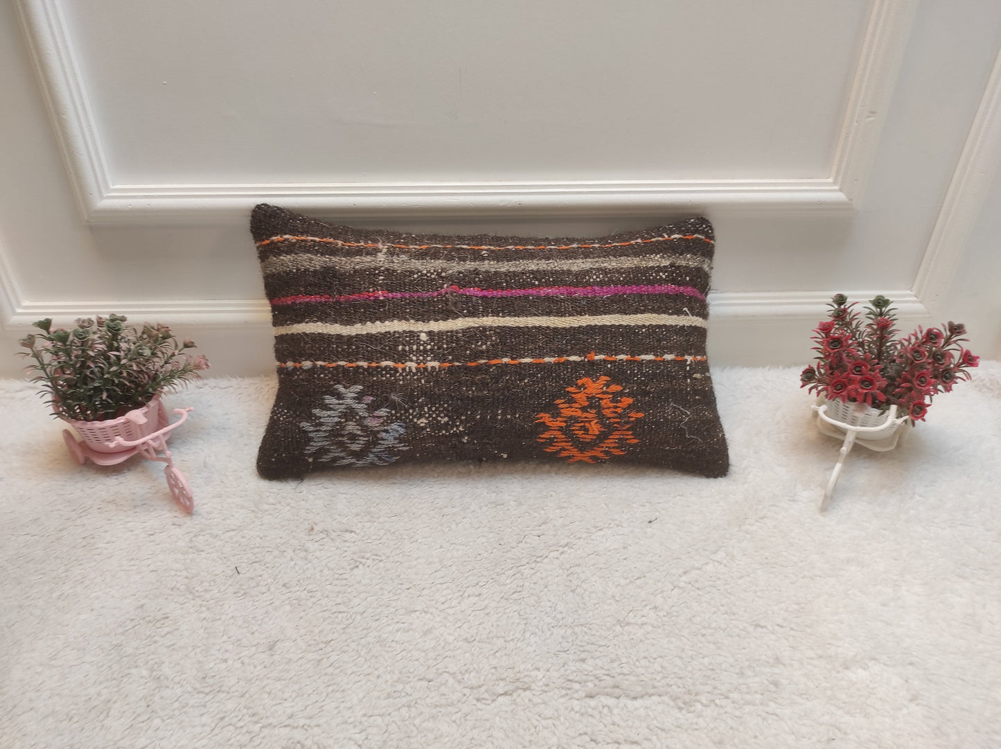 Handmade Kilim Pillow Cover: Black Bohemian Woven Rug (30x50cm)