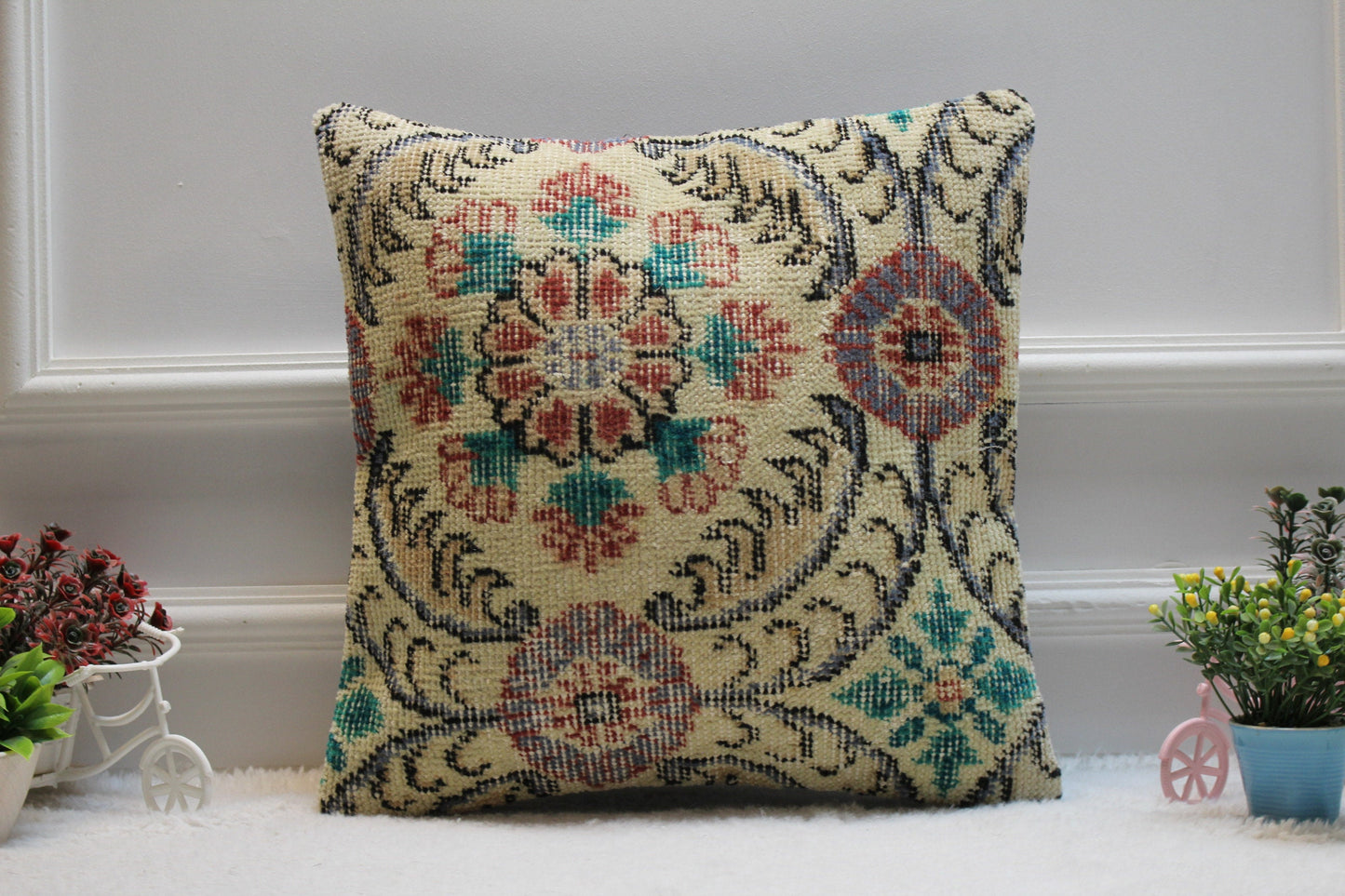 Handmade Turkish Rug Pillow Cover: Floral Kilim Throw Pillow (16x16 in)