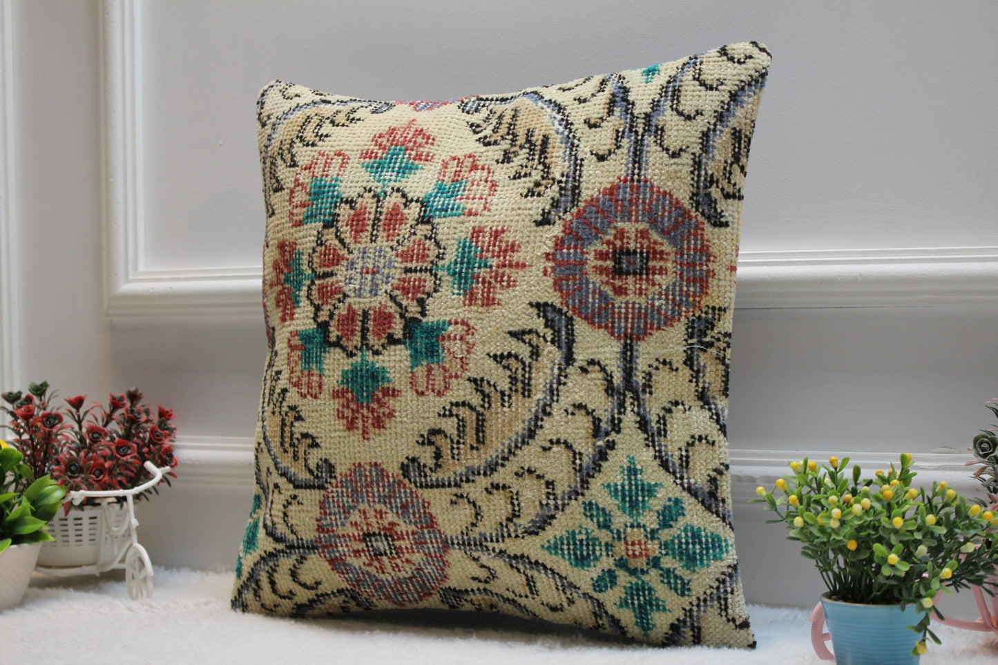 Handmade Turkish Rug Pillow Cover: Floral Kilim Throw Pillow (16x16 in)