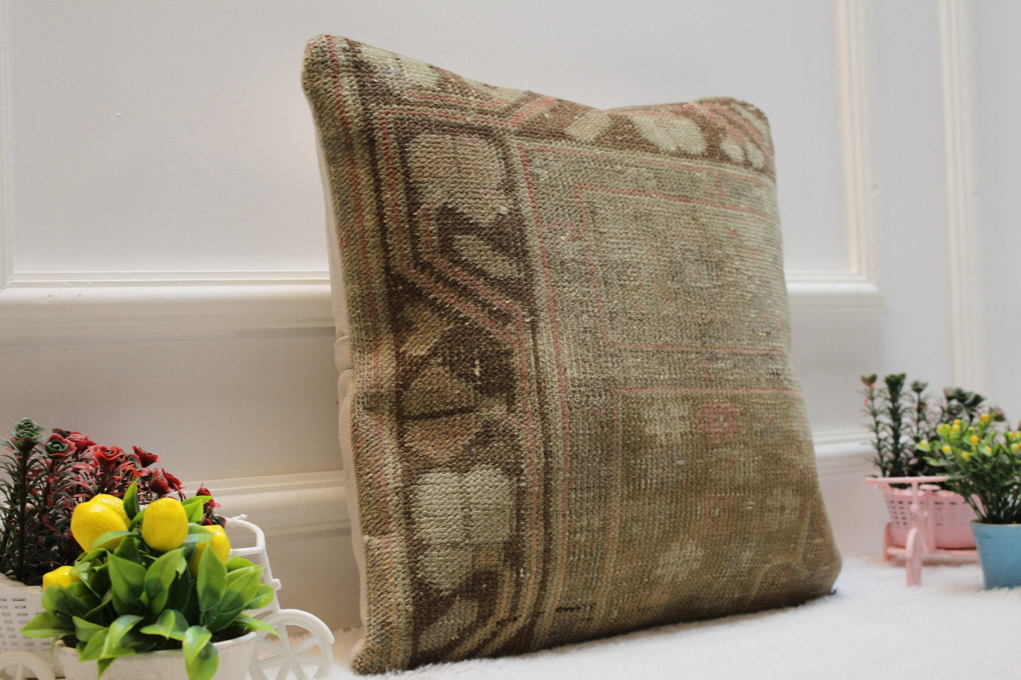 Handmade Turkish Rug Pillow Cover: Vintage Kilim, 16x16 inch