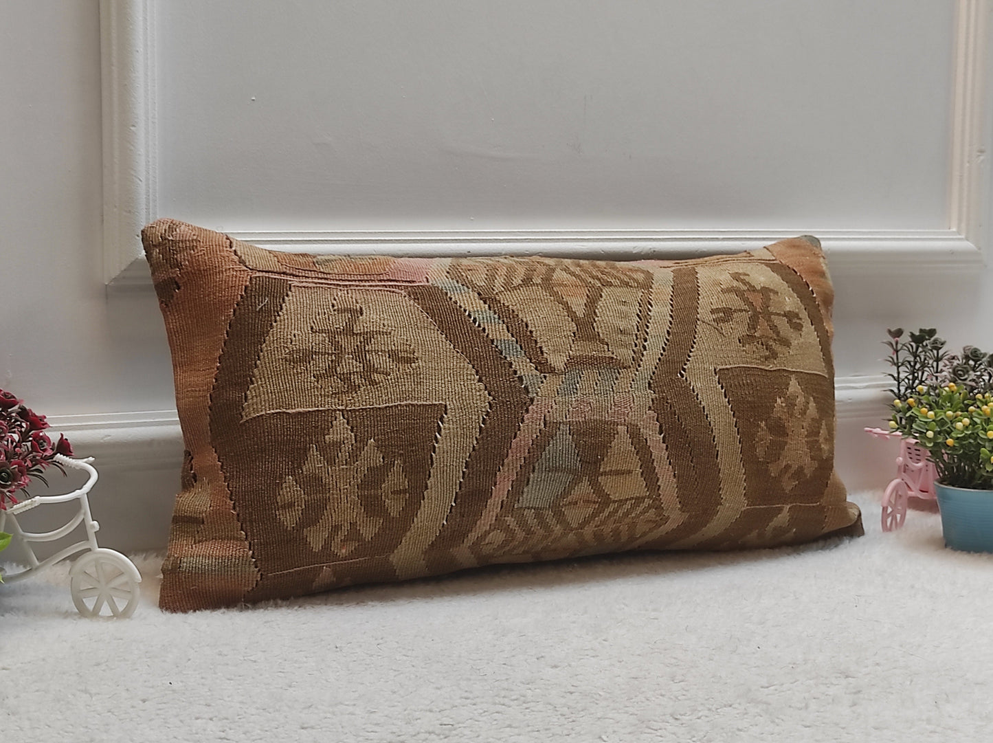 Vintage Turkish Kilim Pillow Cover: Ethnic Woven Wool Lumbar Pillow (12x24 in)