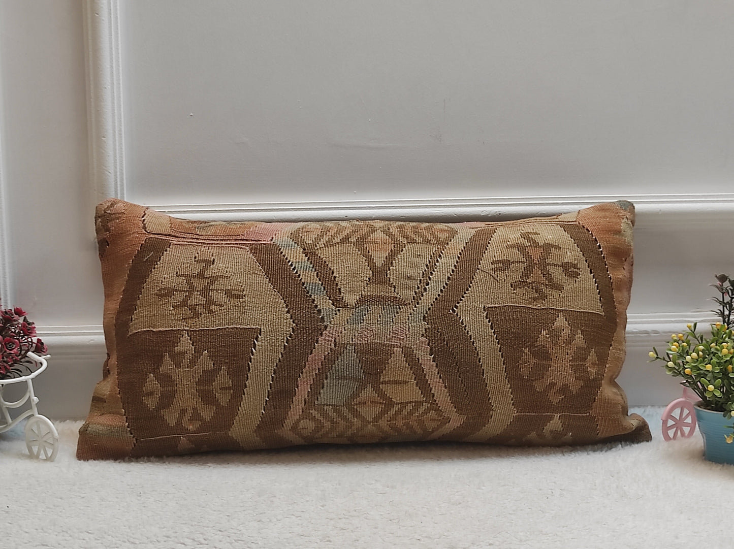 Vintage Turkish Kilim Pillow Cover: Ethnic Woven Wool Lumbar Pillow (12x24 in)