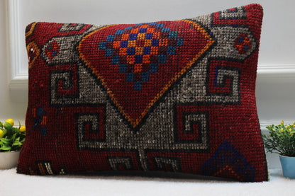 Handmade Geometric Kilim Pillow Cover: Organic Wool Lumbar Pillow (16x24 in)
