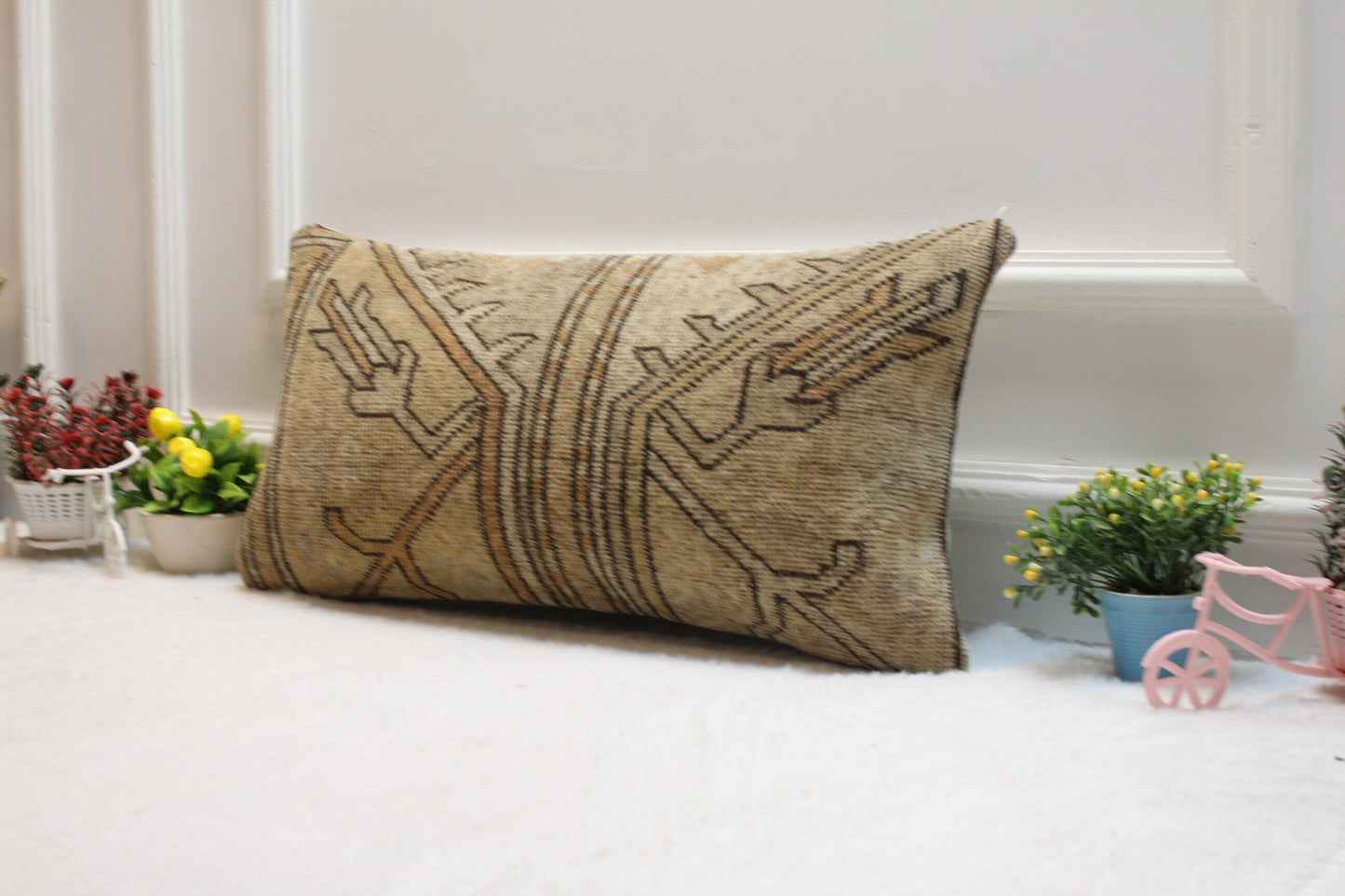 Geometric Kilim Pillow Cover: Beige Boho Lumbar Pillow (12x24 inch)