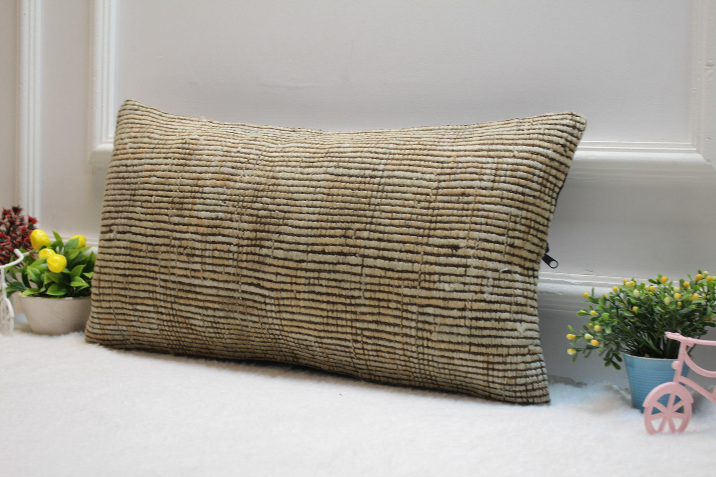 Handmade Beige Wool Lumbar Pillow Cover: Upcycled Kilim Rug (12x24 in)