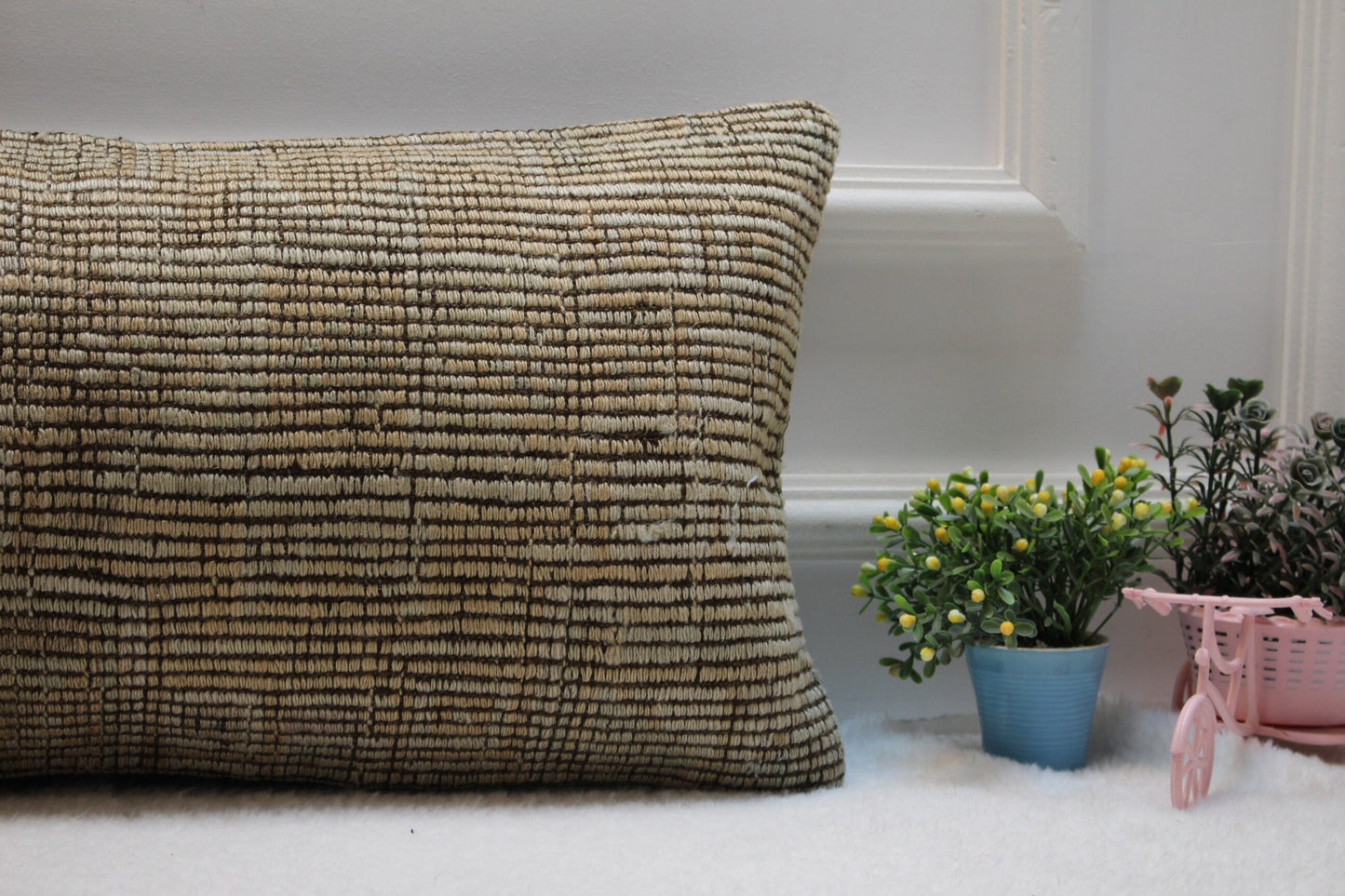 Handmade Beige Wool Lumbar Pillow Cover: Upcycled Kilim Rug (12x24 in)