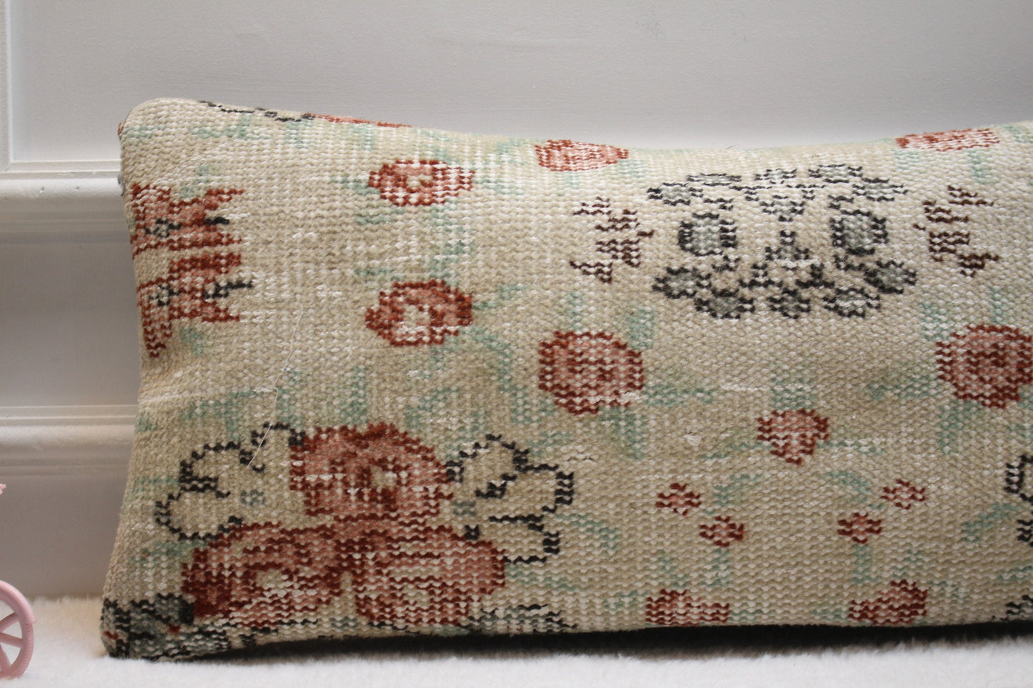 Handmade Kilim Pillow Cover: Upcycled Woven Rug, Beige Floral (12x24 in)