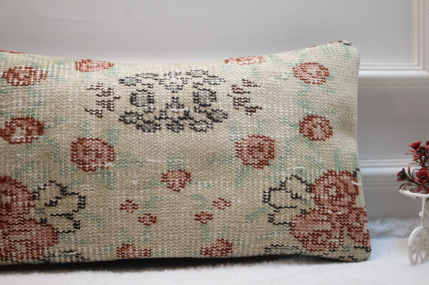 Handmade Kilim Pillow Cover: Upcycled Woven Rug, Beige Floral (12x24 in)