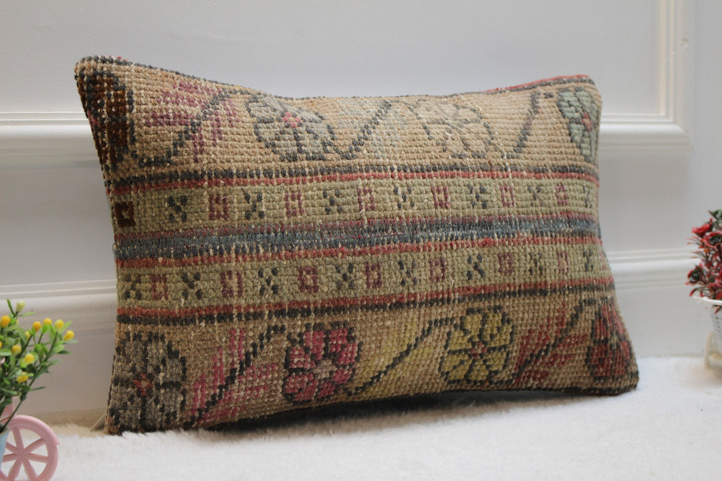 Vintage Turkish Rug Pillow Cover: Boho Woven Wool, 12x20 inch
