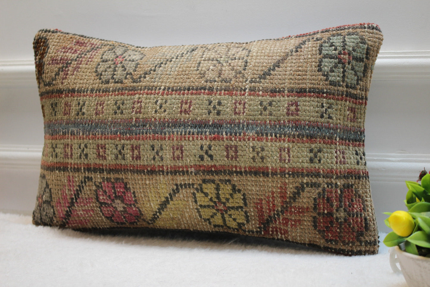 Vintage Turkish Rug Pillow Cover: Boho Woven Wool, 12x20 inch