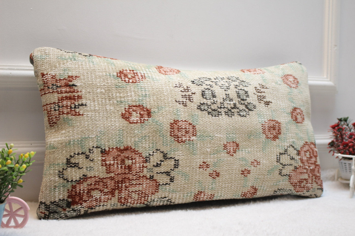 Handmade Kilim Pillow Cover: Upcycled Woven Rug, Beige Floral (12x24 in)