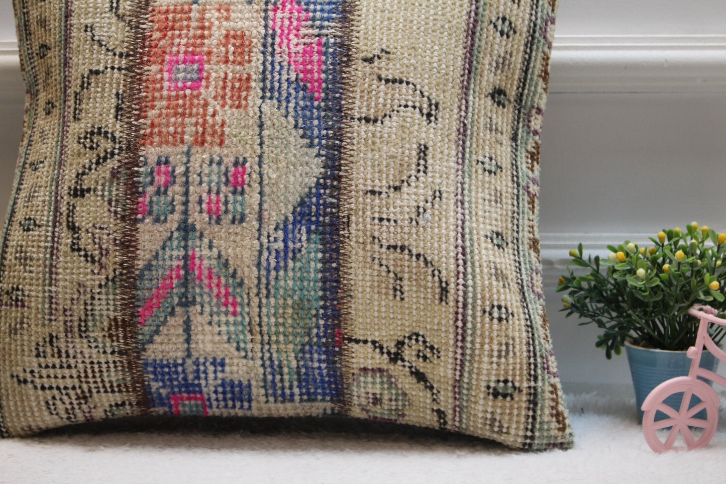 Handmade Beige Turkish Rug Pillow Cover: Patchwork Wool Cushion (16x16)