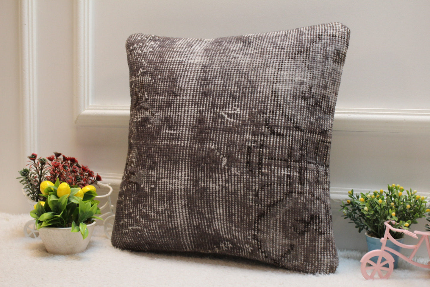 Gray Vintage Turkish Rug Pillow Cover: Handmade Wool Throw (16x16 in)
