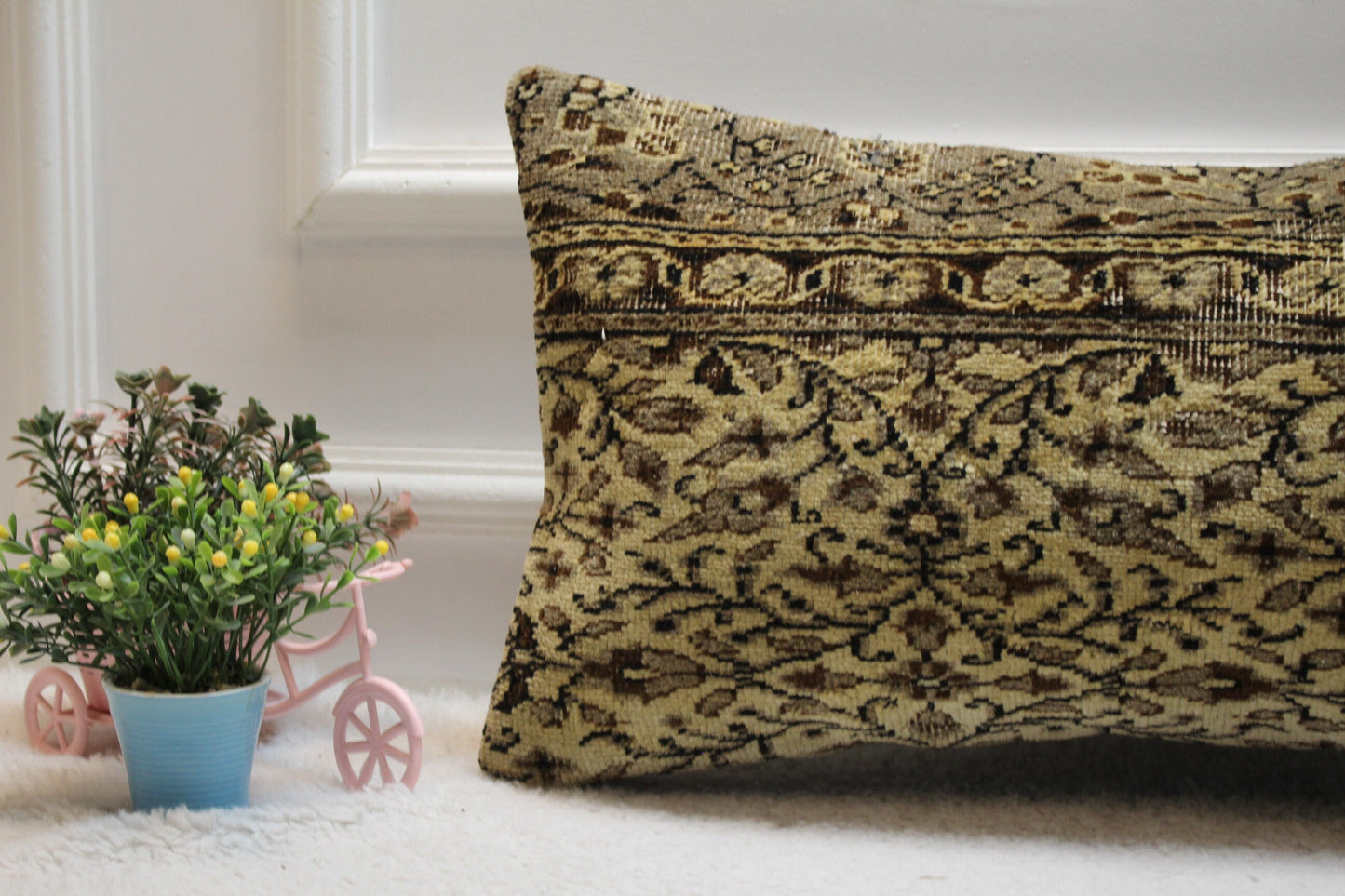 Floral Kilim Lumbar Pillow Cover: Handmade Turkish Rug, 12x24 inch