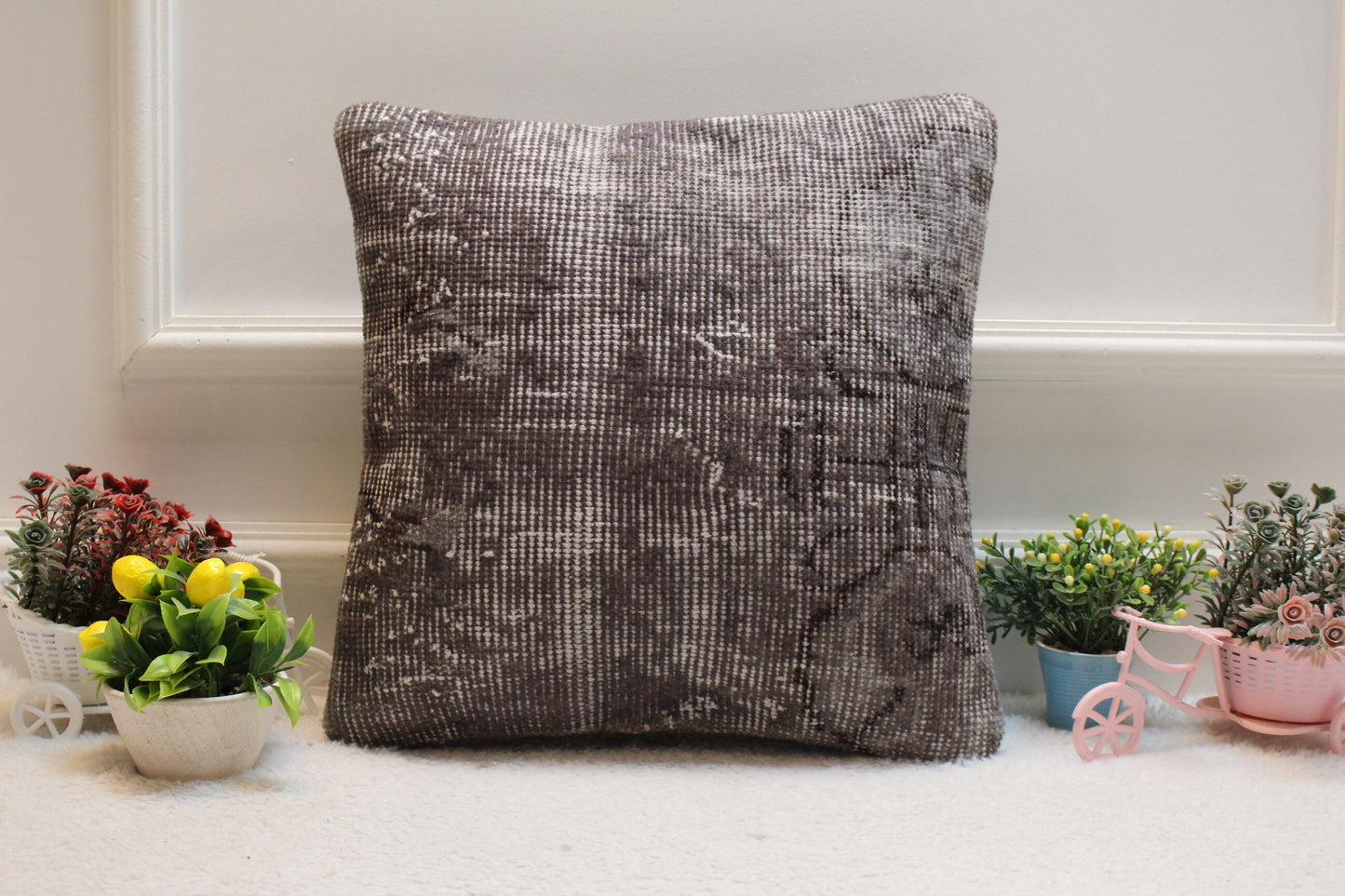 Gray Vintage Turkish Rug Pillow Cover: Handmade Wool Throw (16x16 in)