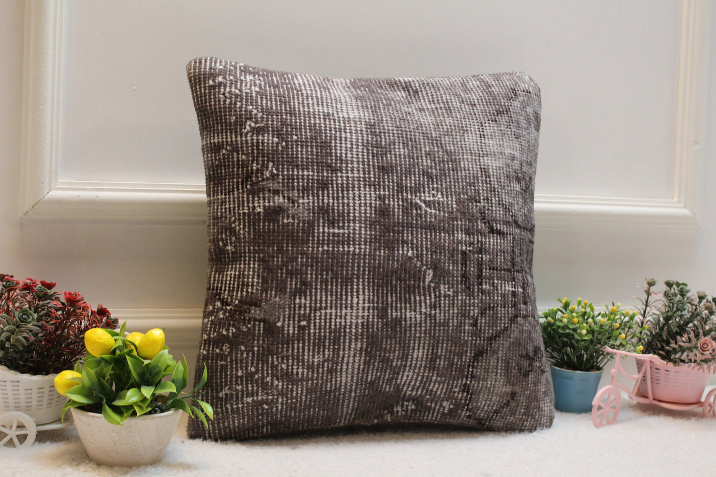 Gray Vintage Turkish Rug Pillow Cover: Handmade Wool Throw (16x16 in)
