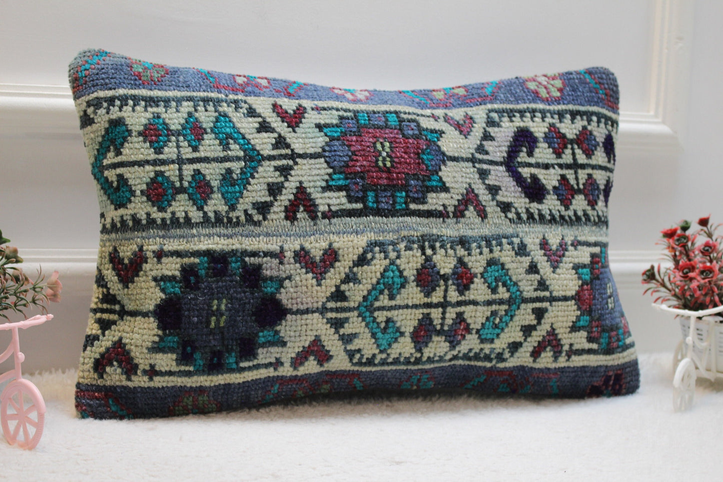 Handmade Turkish Rug Lumbar Pillow Cover: Vintage Patchwork Design (12x20 in)