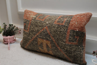 Handwoven Wool Lumbar Pillow Cover: Vintage Turkish Kilim (12 x 20 in)