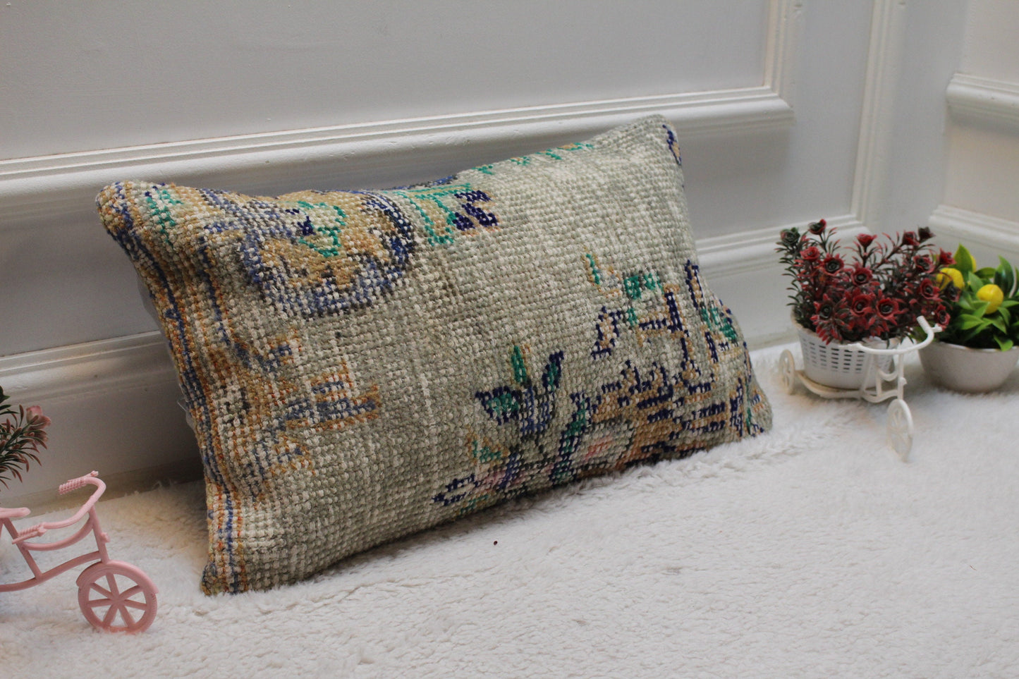 Handmade Kilim Lumbar Pillow Cover: Floral Beige Wool, 12x20 inc