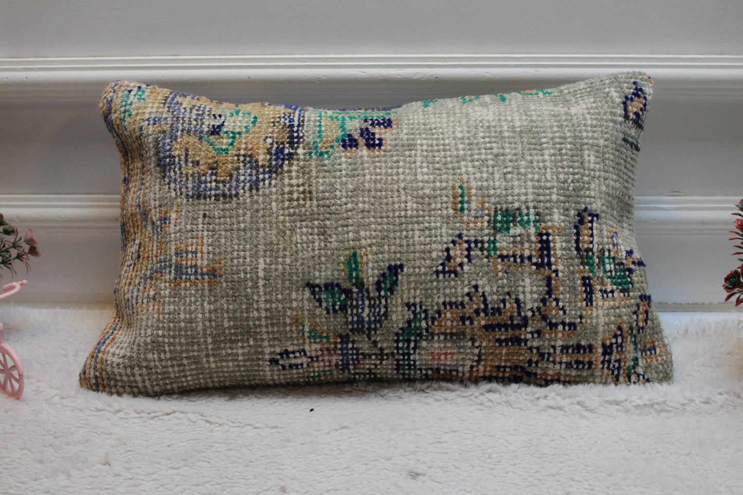 Handmade Kilim Lumbar Pillow Cover: Floral Beige Wool, 12x20 inc