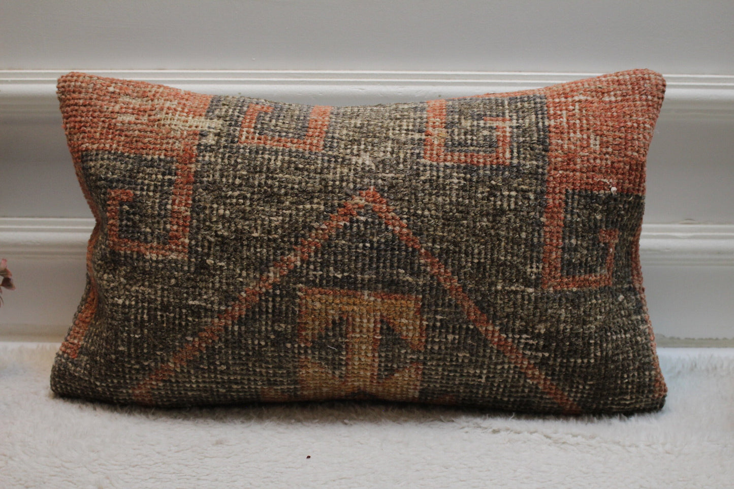 Handwoven Wool Lumbar Pillow Cover: Vintage Turkish Kilim (12 x 20 in)