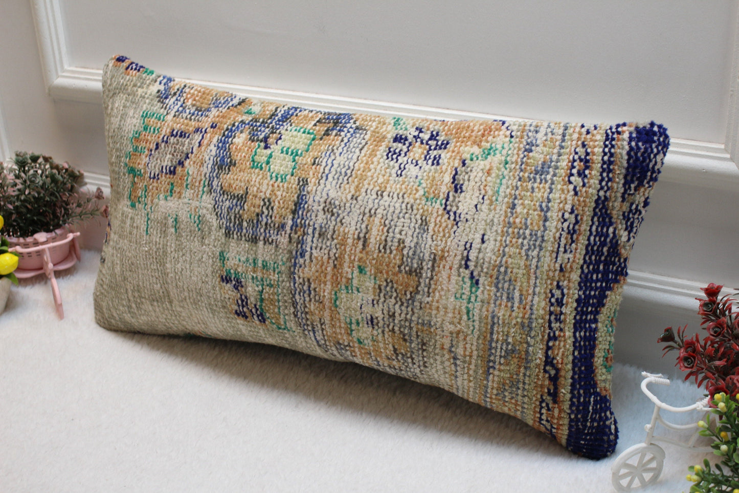 Floral Turkish Rug Lumbar Pillow Cover: Handmade Home Decor (12x24 in)
