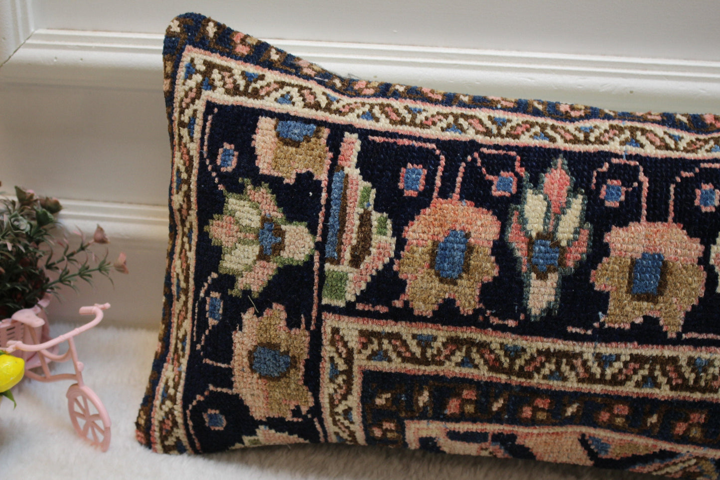 Blue Floral Kilim Lumbar Pillow Cover: Vintage Rug Pillow (12x24 in)