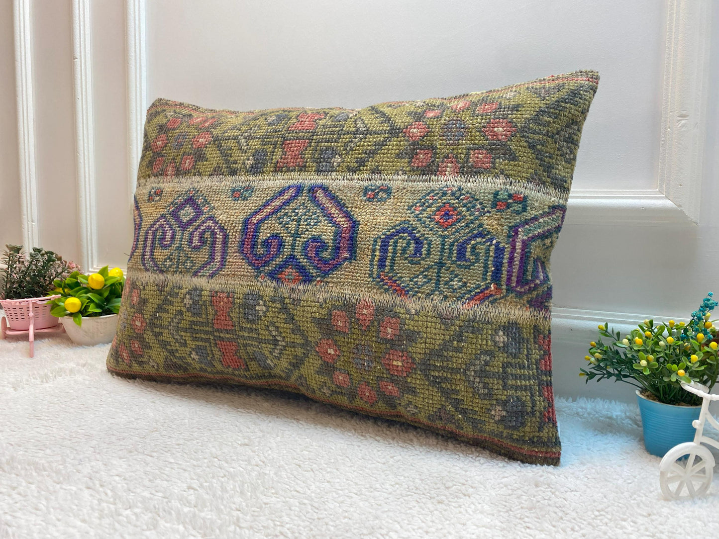 Handmade Wool Lumbar Pillow Cover: Vintage Turkish Kilim (16x24 in)
