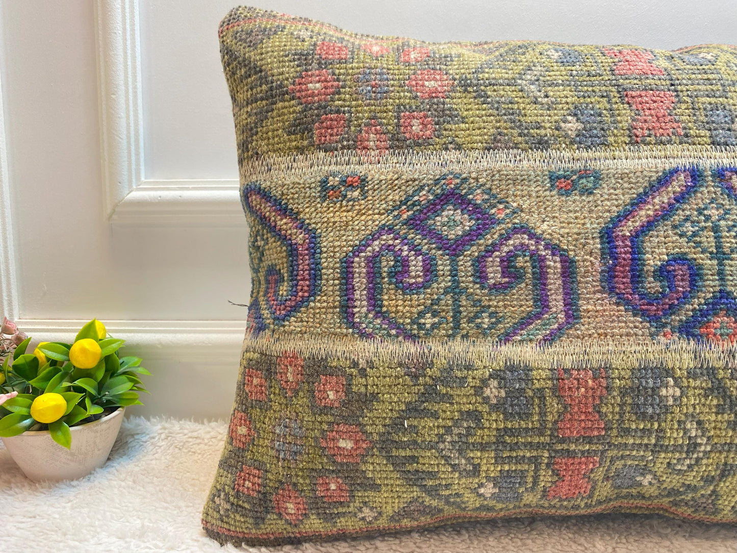 Handmade Wool Lumbar Pillow Cover: Vintage Turkish Kilim (16x24 in)