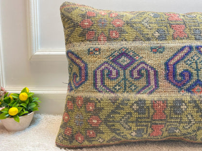 Handmade Wool Lumbar Pillow Cover: Vintage Turkish Kilim (16x24 in)
