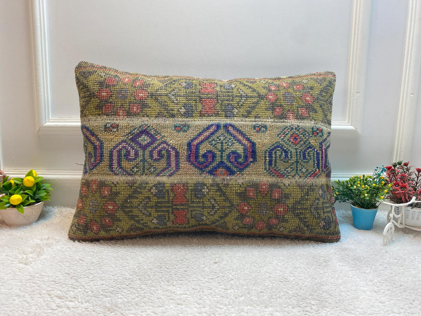Handmade Wool Lumbar Pillow Cover: Vintage Turkish Kilim (16x24 in)